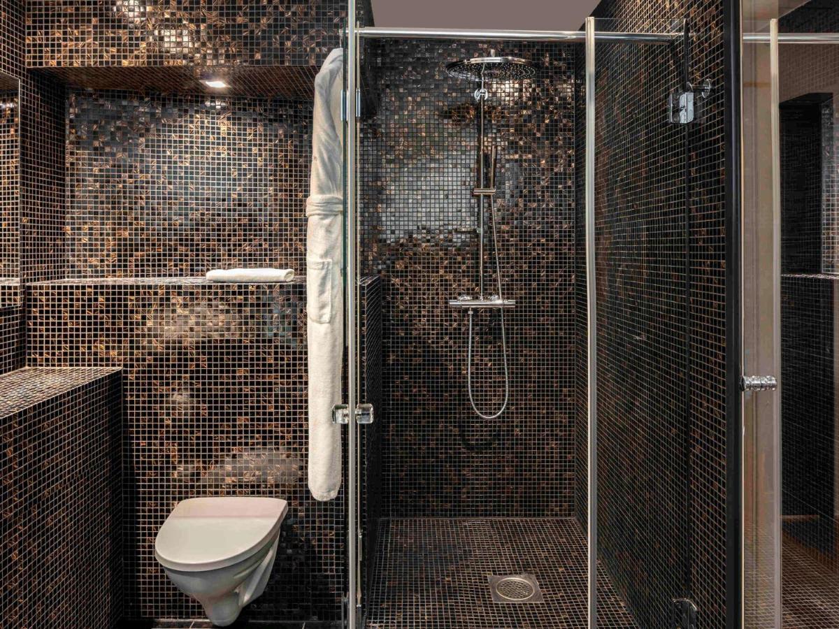 Swissotel Tallinn Ngoại thất bức ảnh A shower cubicle