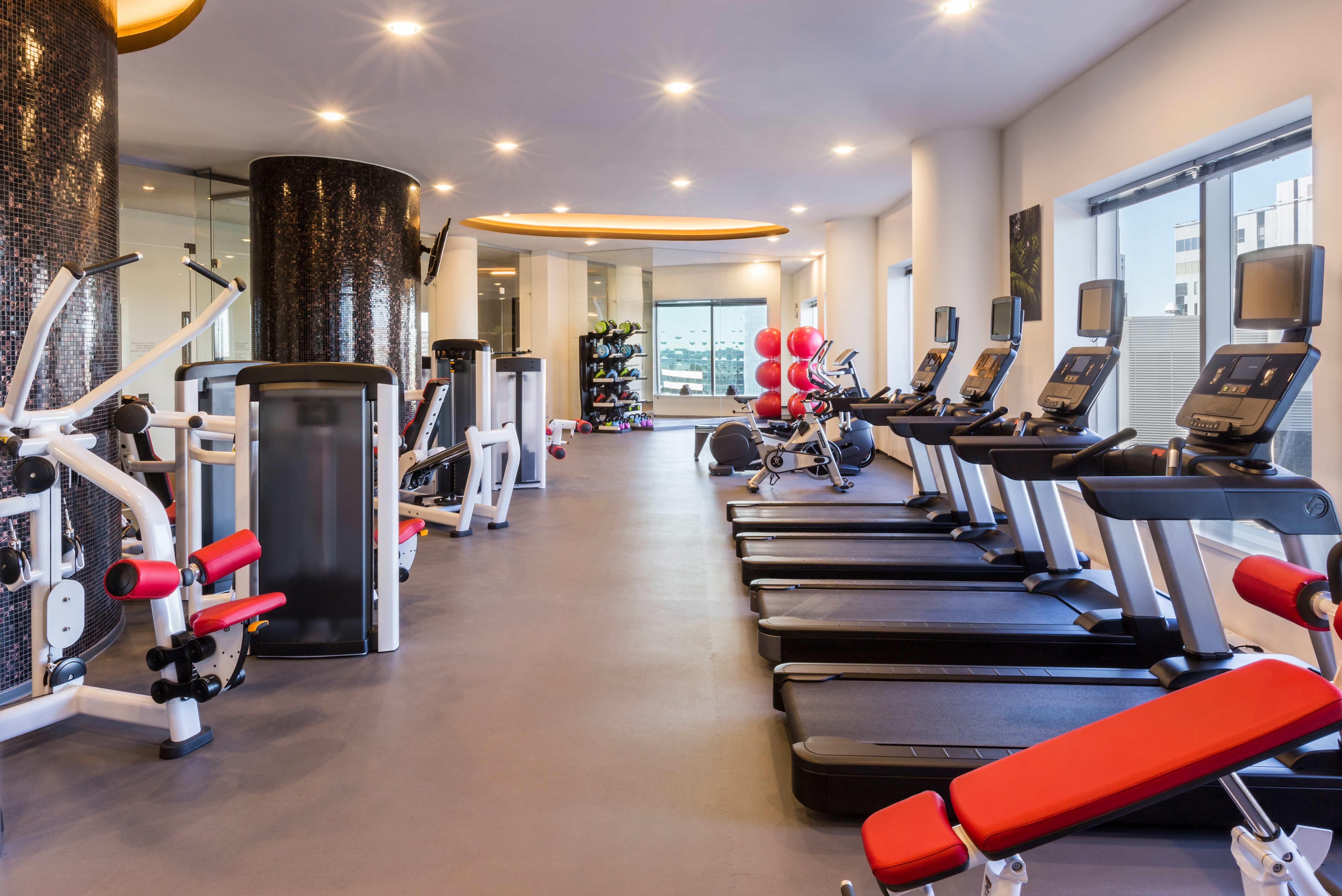 Swissotel Tallinn Ngoại thất bức ảnh The gym at the hotel