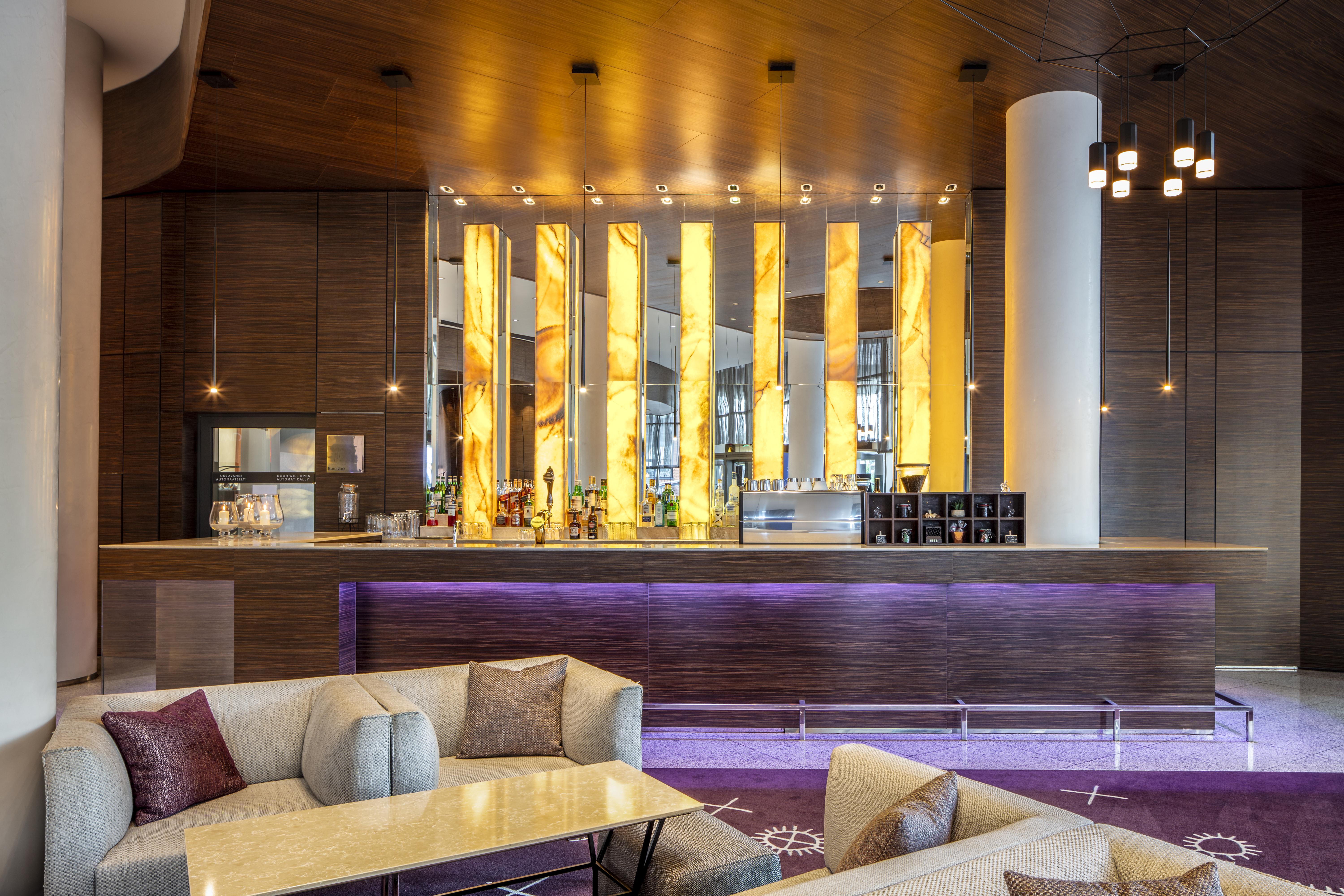 Swissotel Tallinn Ngoại thất bức ảnh The bar at the lobby