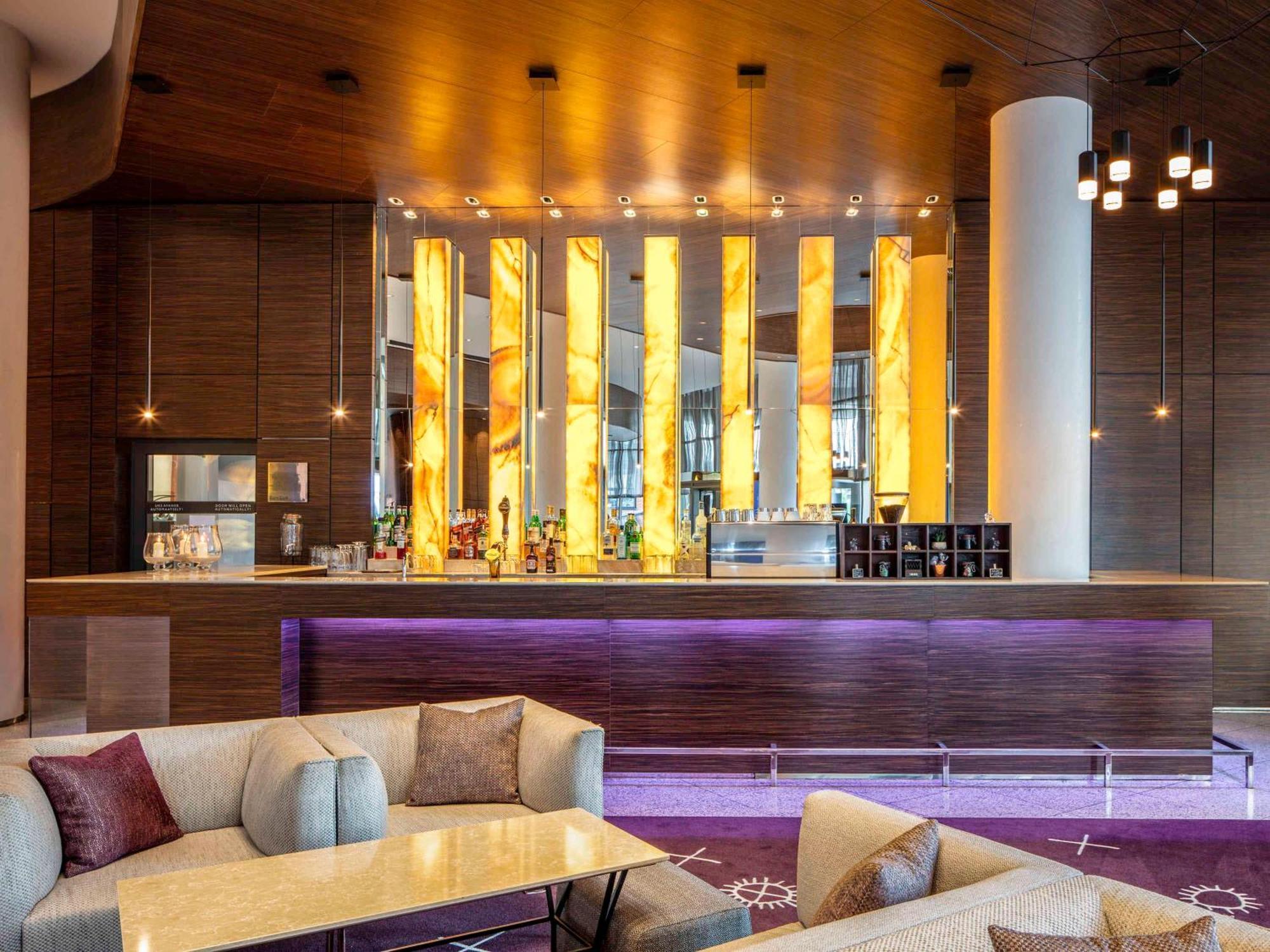 Swissotel Tallinn Ngoại thất bức ảnh The bar at the lobby